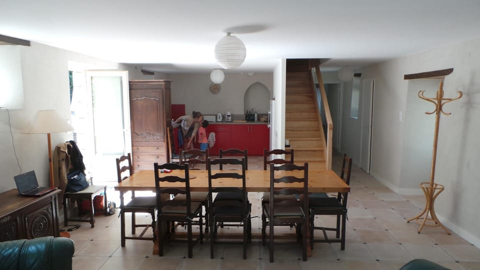 Restaurant/places to eat, Communal kitchen