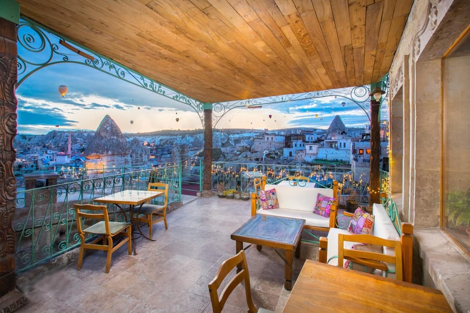 Property building, Coffee/tea facilities, View (from property/room), Balcony/Terrace, On site, City view, Street view, Breakfast, Buffet breakfast, Inner courtyard view