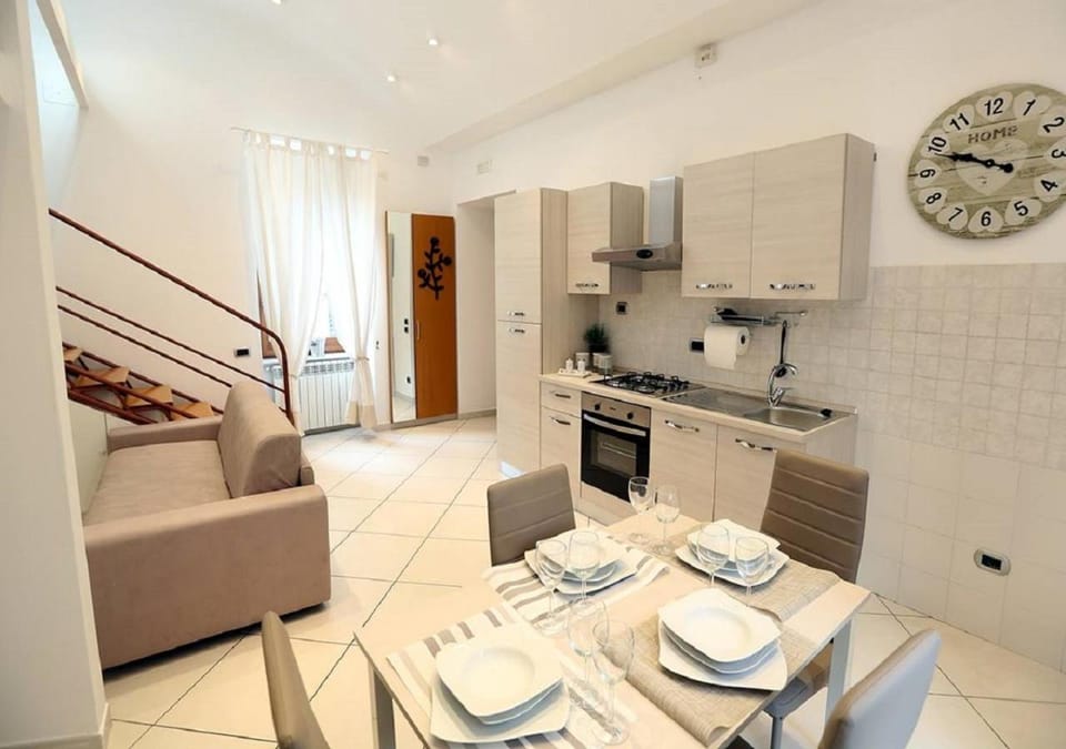 Kitchen or kitchenette, Dining area, Communal kitchen