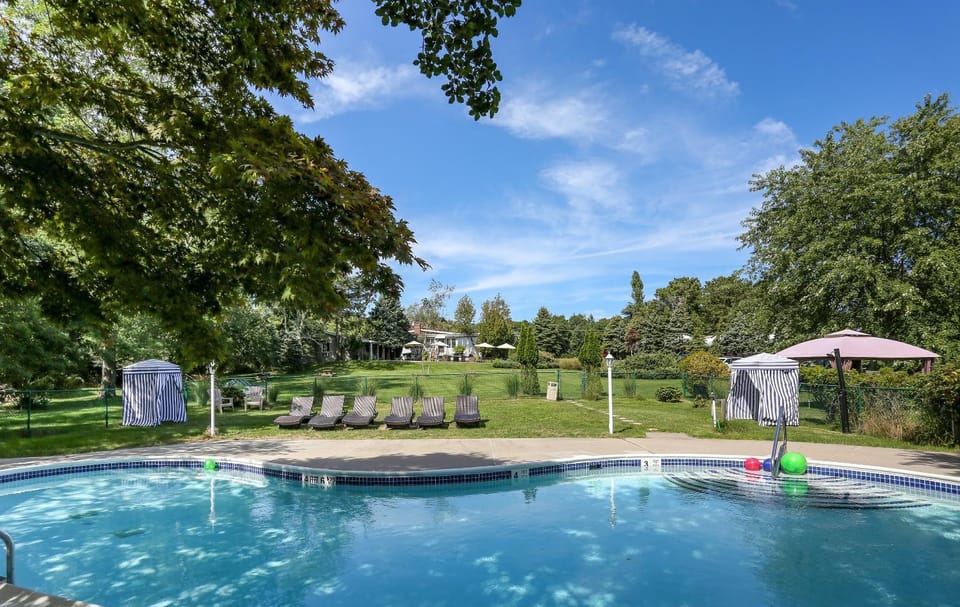 Swimming pool, Swimming pool