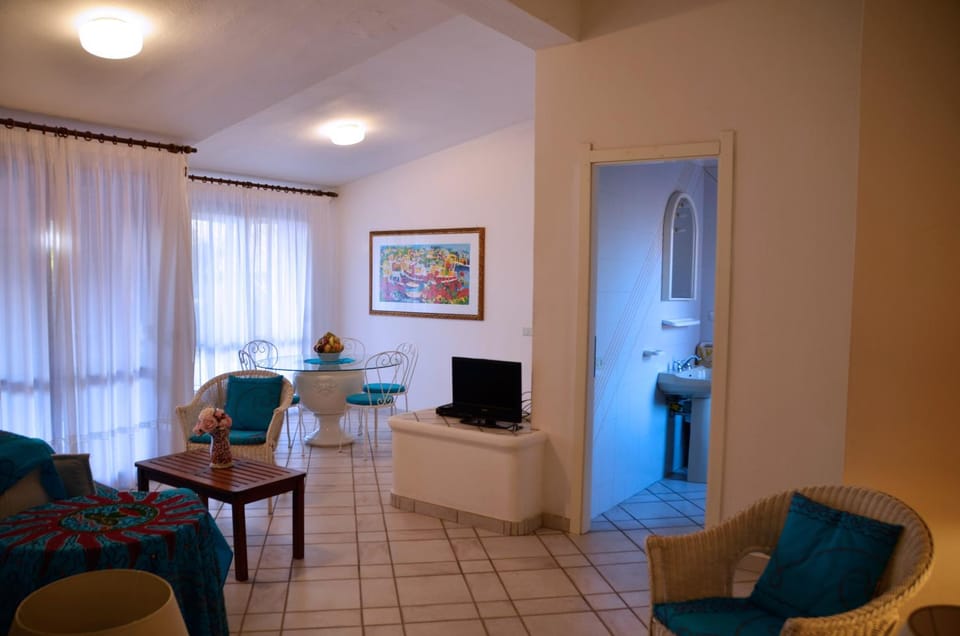 Shower, Toilet, Bathroom, TV and multimedia, Living room
