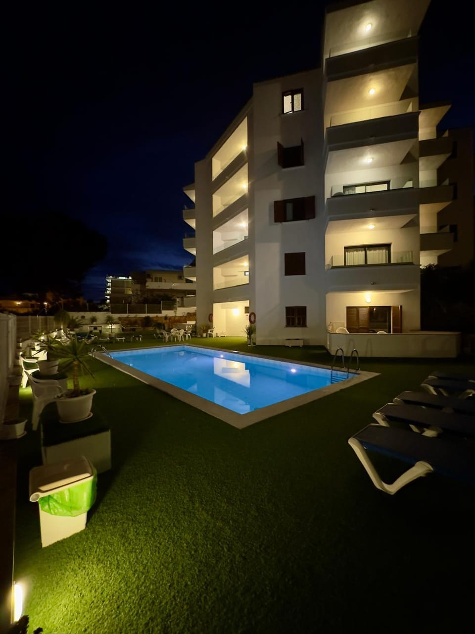 Swimming pool