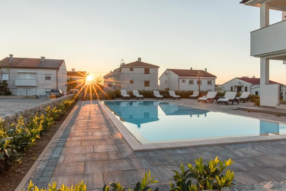 Swimming pool, Swimming pool