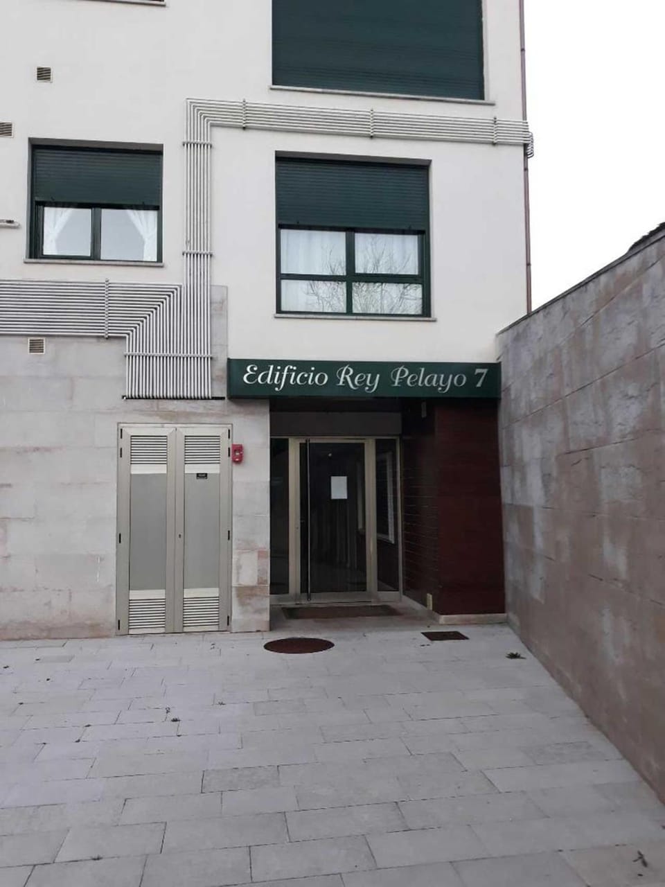 Facade/entrance