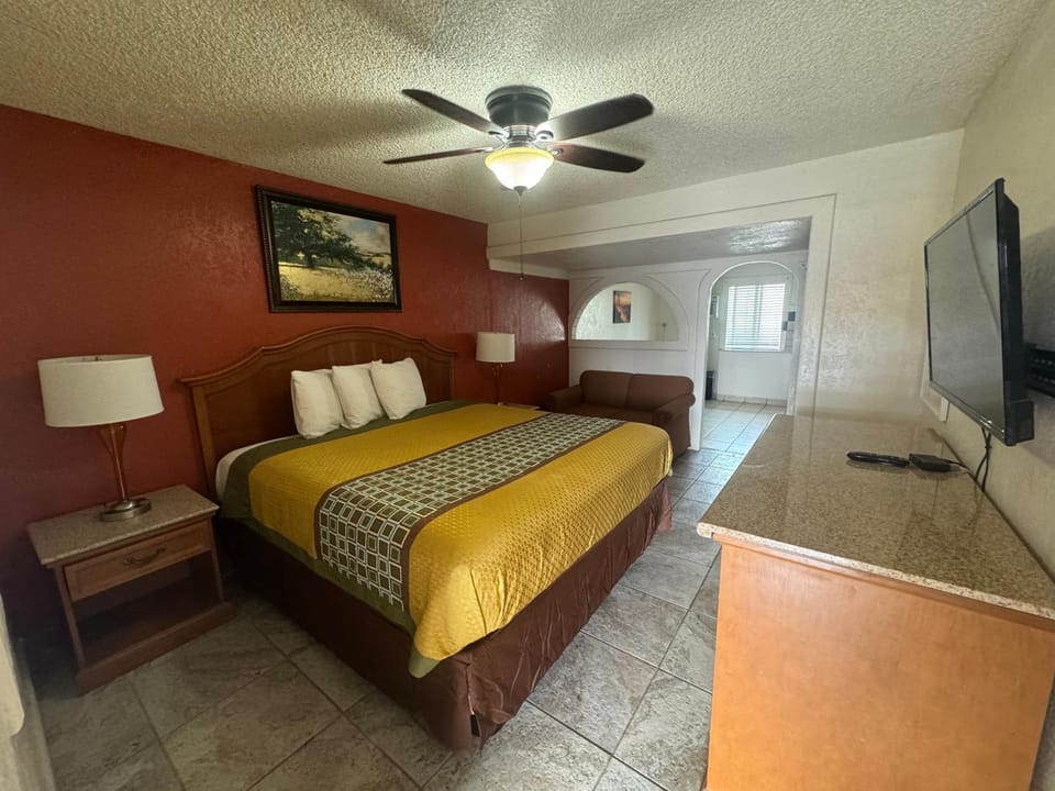 Havasu Inn & Suites Motel in Lake Havasu City