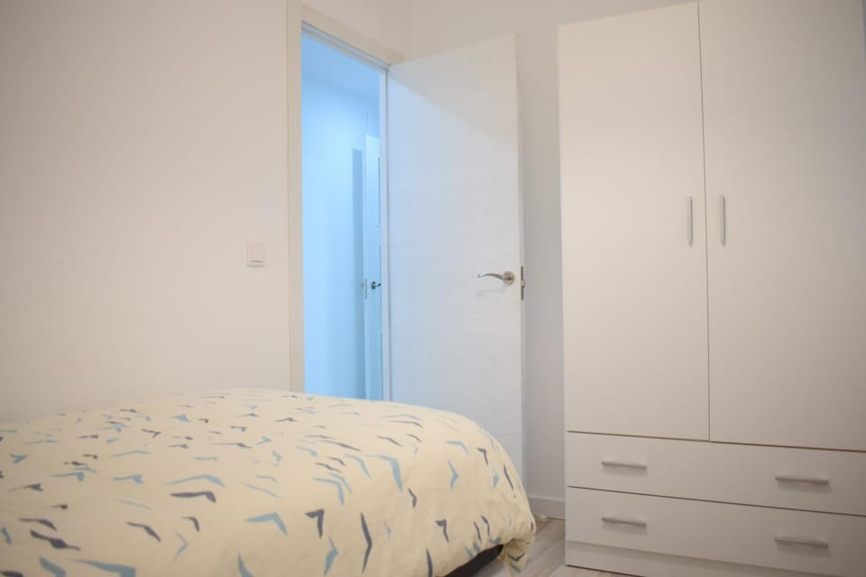 Bed, Photo of the whole room, Bedroom, wardrobe