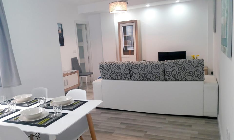 TV and multimedia, Living room, Seating area, Dining area