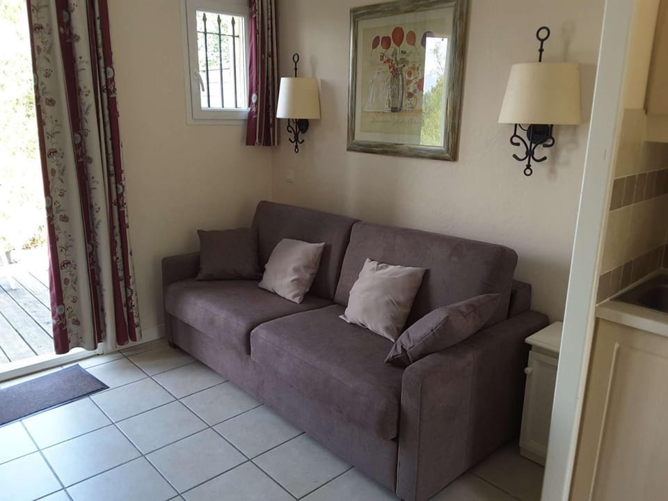 Maison Duplex 5p avec Terrasse, WIFI et Parking, Grospierres - FR-1-382-86 House in Grospierres