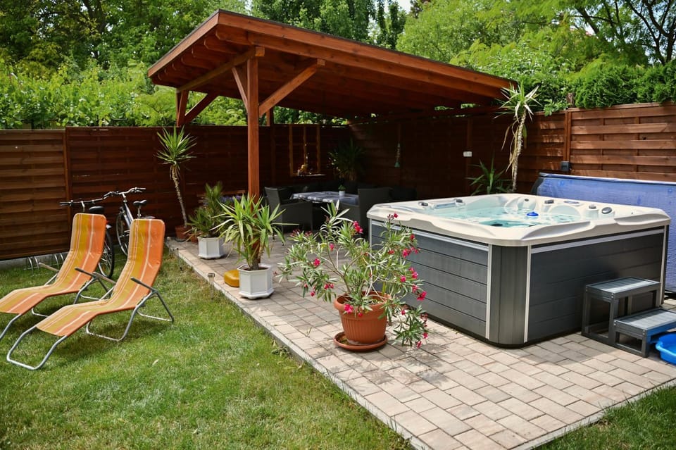 Hot Tub, Garden view
