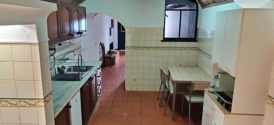 Kitchen or kitchenette, Dining area, minibar, pet friendly, stove, toaster