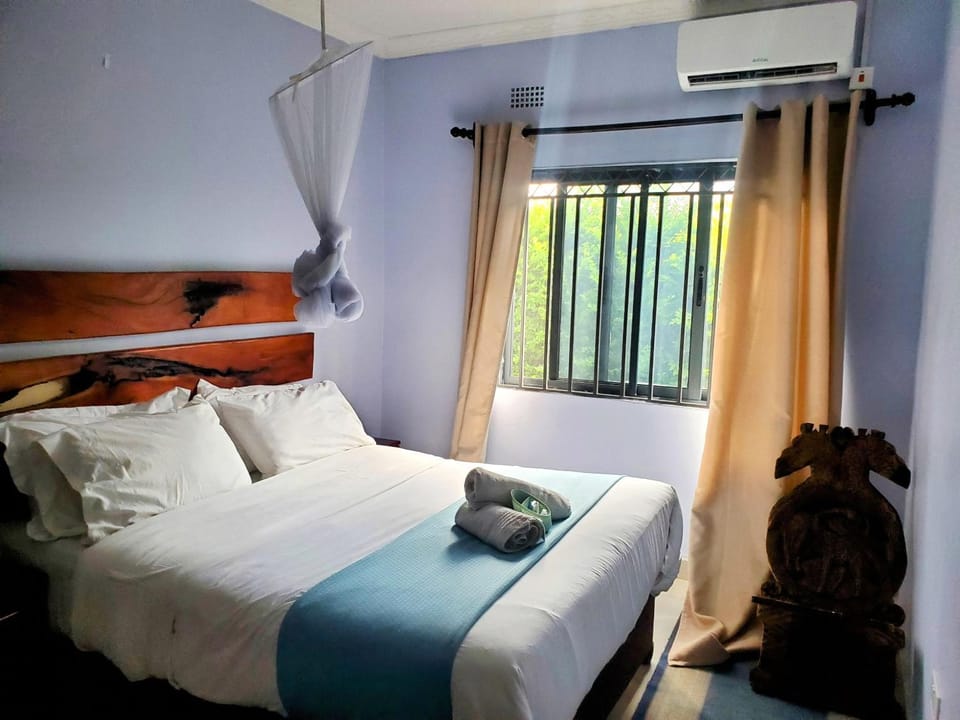 Bed, Photo of the whole room, Bedroom, air conditioner