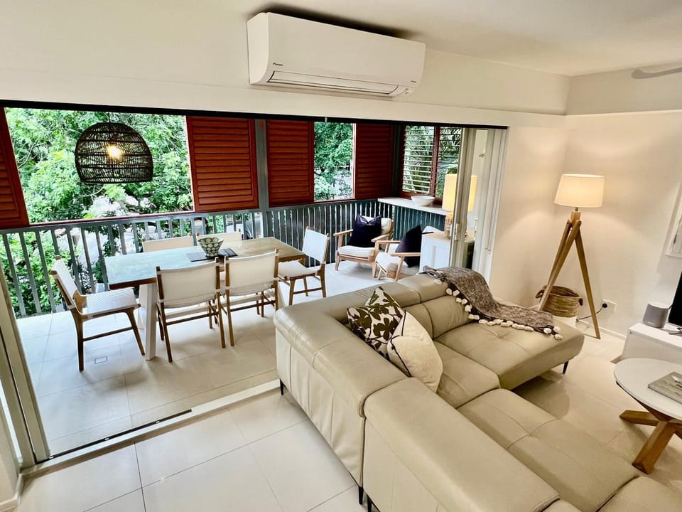 French Quarter 2BR Apartment on Hastings St Pool & Prime Location Apartment in Noosa Heads