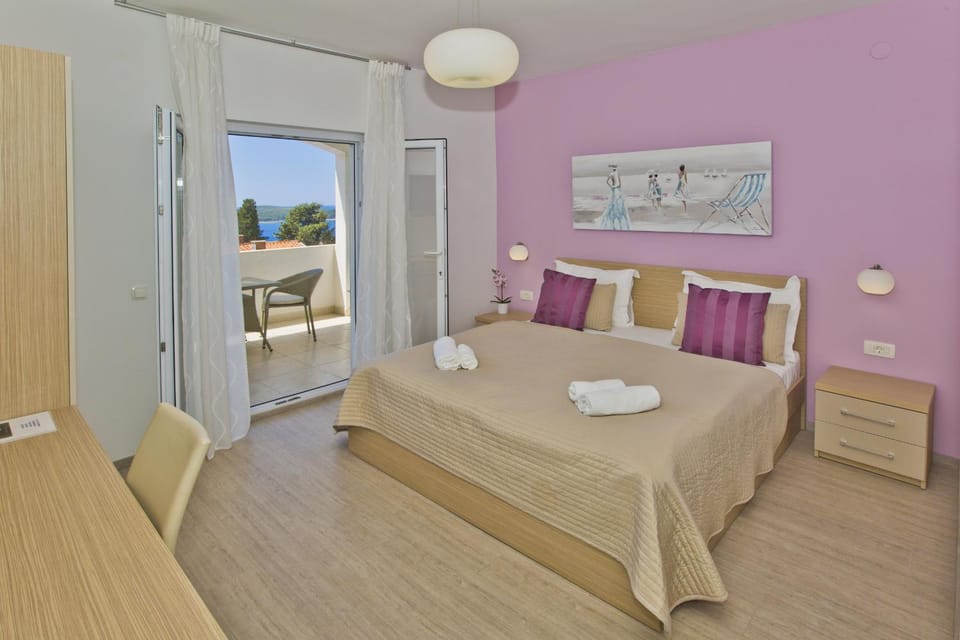 Bed, Photo of the whole room, Decorative detail, Bedroom