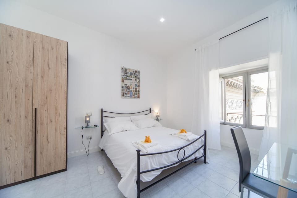 Dining area, Bedroom