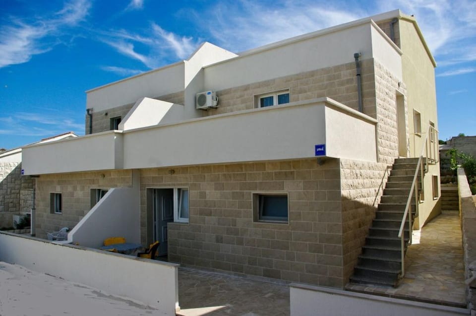 Property building, Facade/entrance