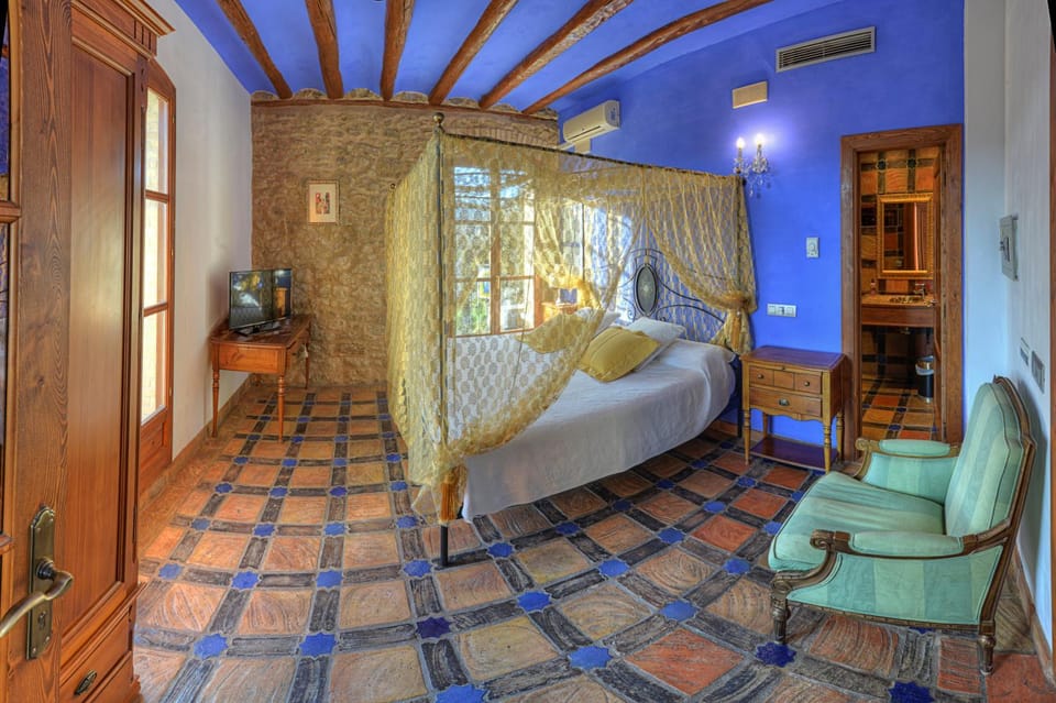 Bed, Photo of the whole room, Decorative detail