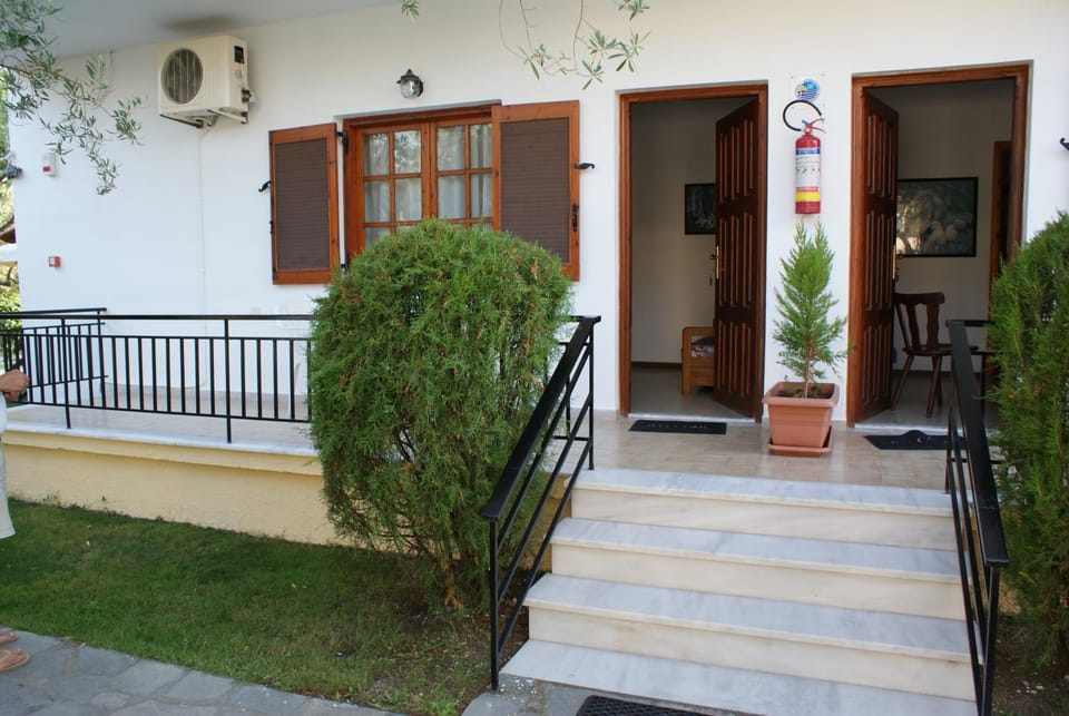 Facade/entrance, Day