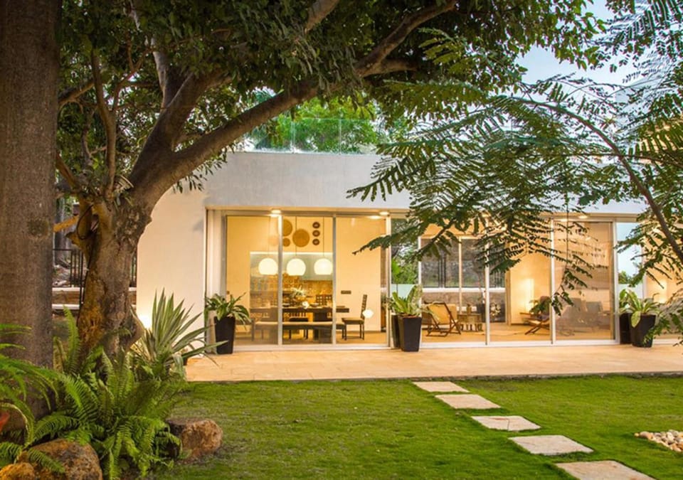 Facade/entrance, Garden, Balcony/Terrace