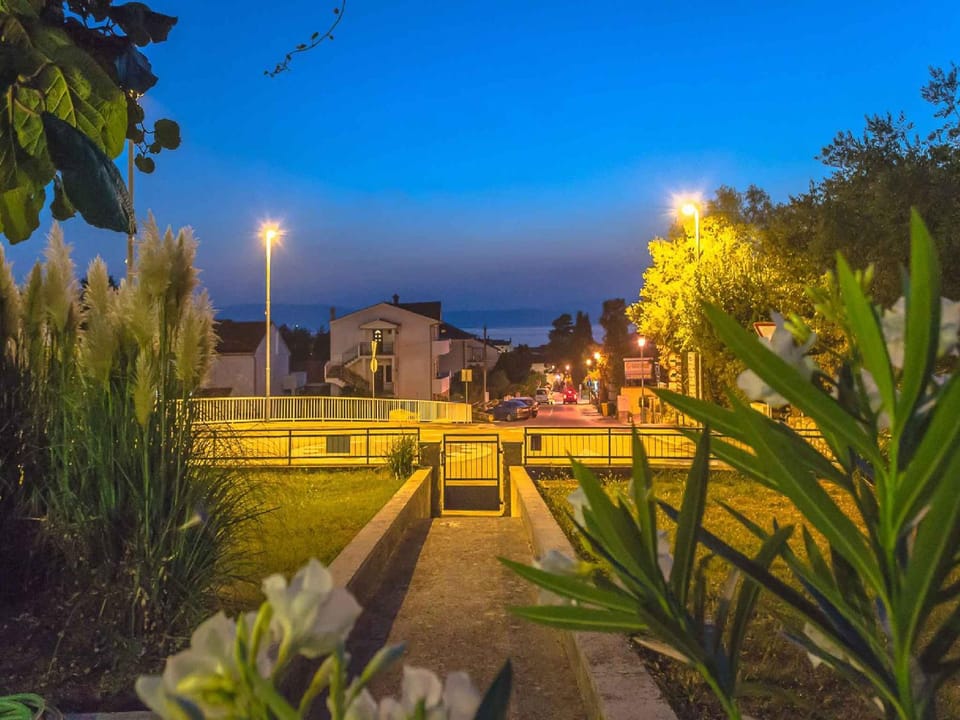 Nearby landmark, Summer, Garden