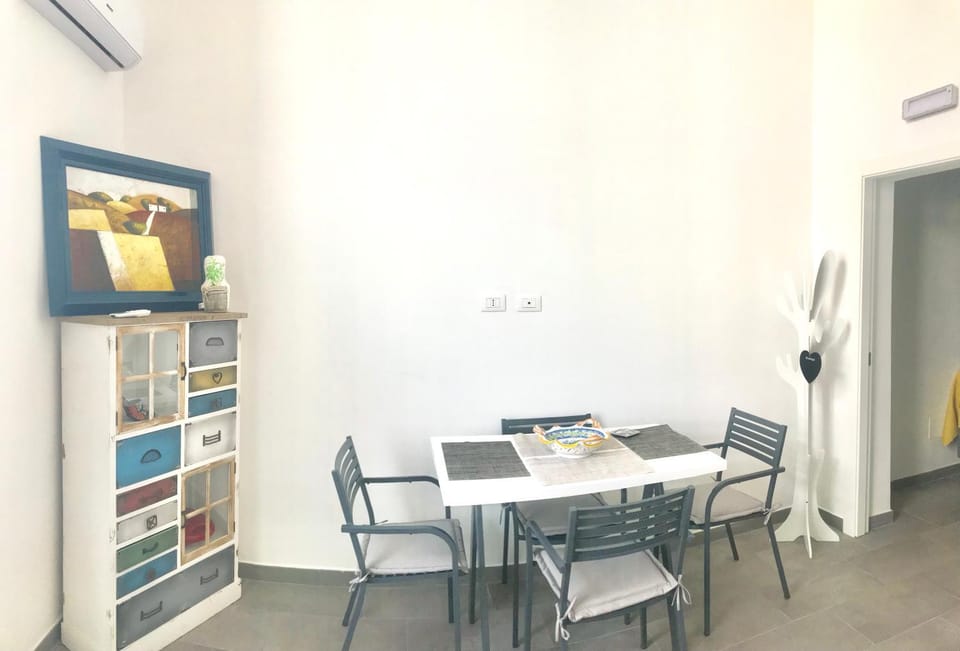 Coffee/tea facilities, Photo of the whole room, Dining area