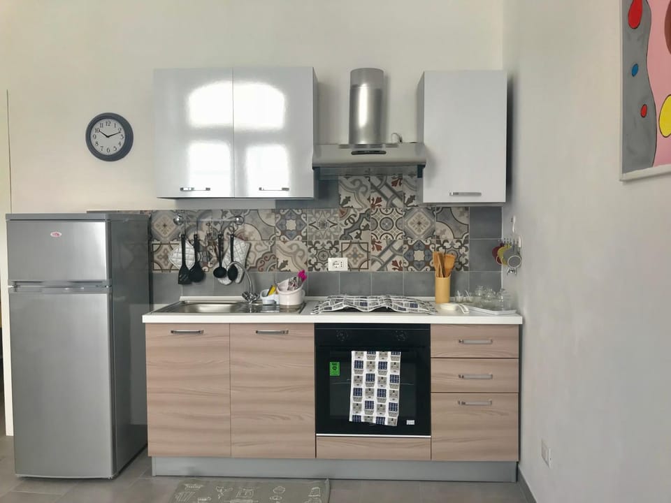 Coffee/tea facilities, Kitchen or kitchenette, Dining area