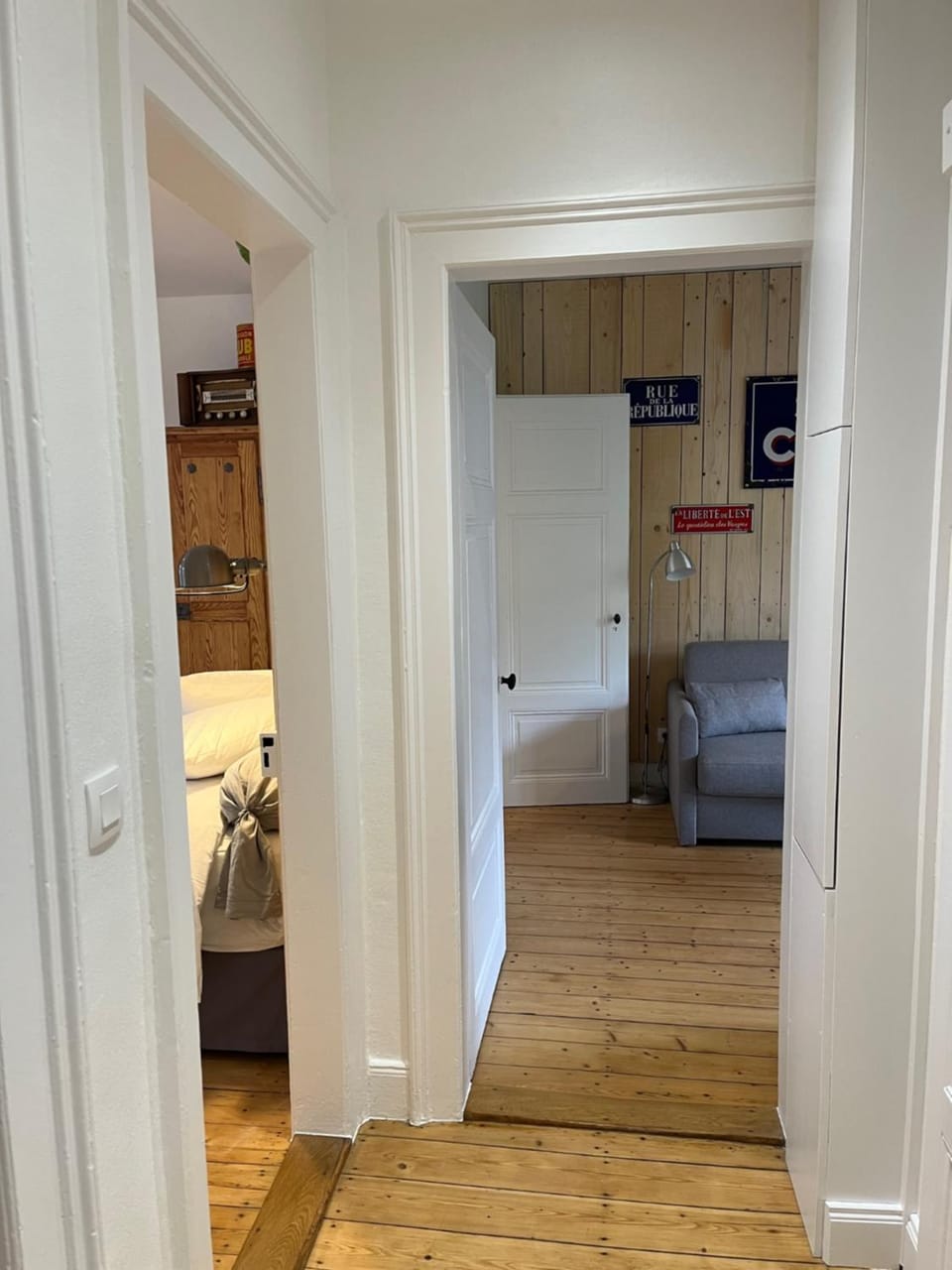 Living room, Photo of the whole room