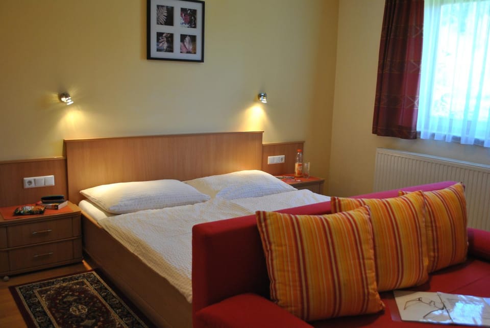 Toilet, Children play ground, Fishing, Game Room, Garden, Golfcourse, Horse-riding, Minigolf, Ski School, Skiing, Bathroom, TV and multimedia, Balcony/Terrace, Hiking, Cycling, Bedroom, Garden view, Mountain view