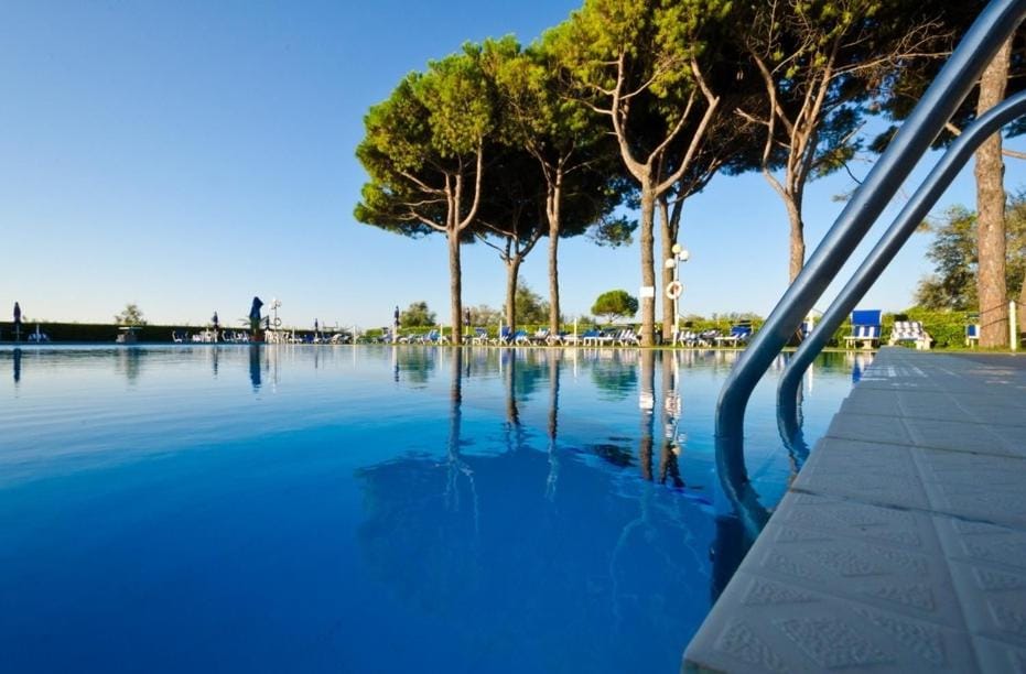 Swimming pool