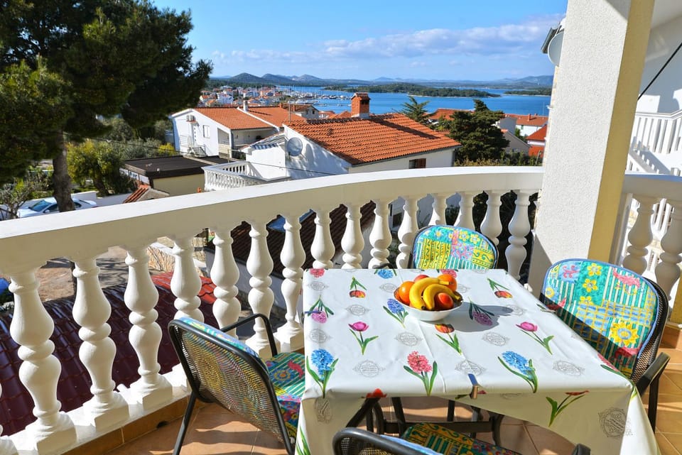 Day, Natural landscape, View (from property/room), Balcony/Terrace, Seating area, City view, Mountain view, Sea view, Street view, Sunset, Quiet street view, Inner courtyard view