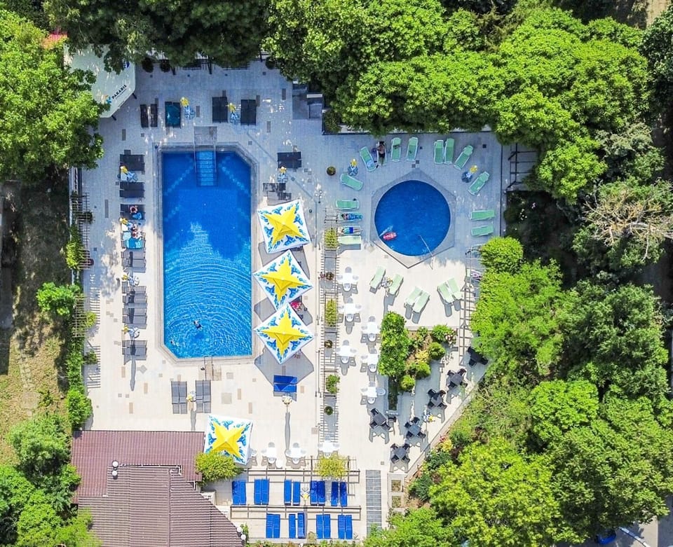 Bird's eye view, Swimming pool