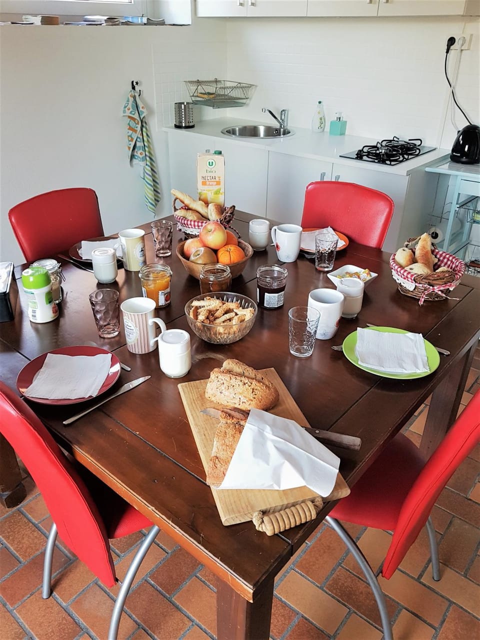Communal kitchen, Breakfast