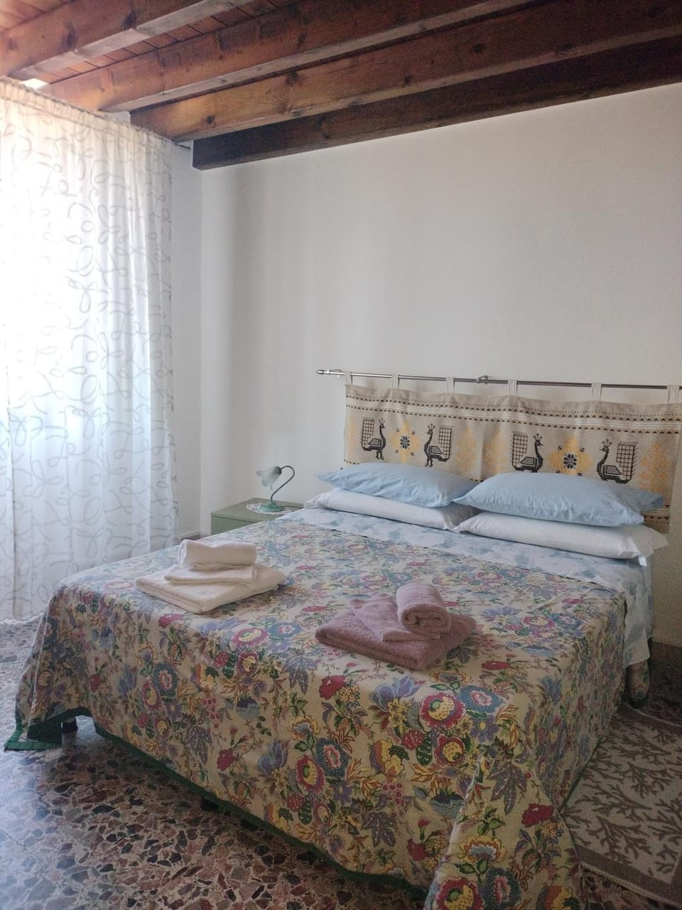 Bed, Photo of the whole room, towels