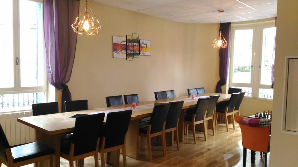 Restaurant/places to eat, Banquet/Function facilities