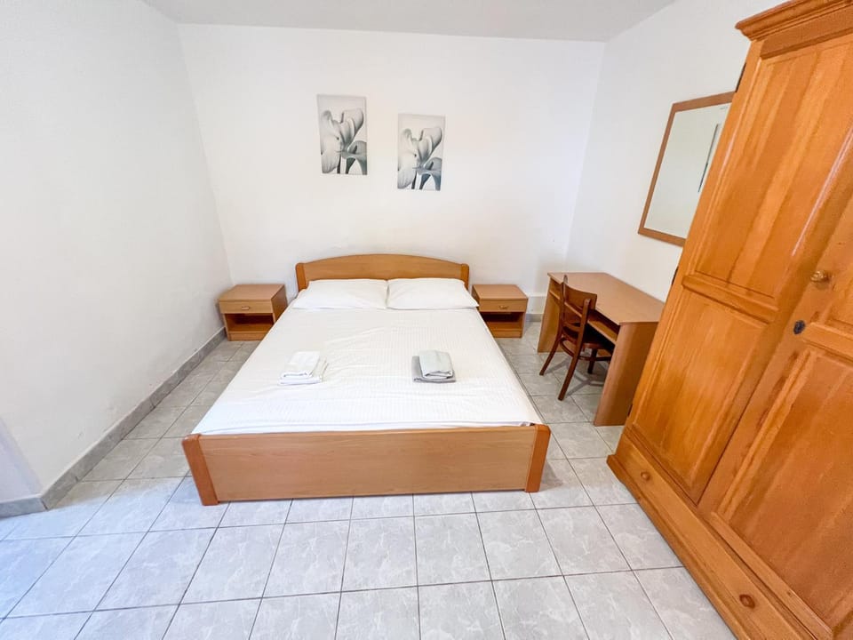 Bed, Photo of the whole room, Bedroom, wardrobe