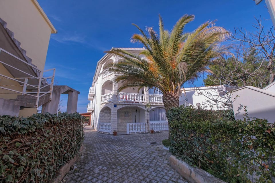 Property building, Facade/entrance, BBQ facilities, View (from property/room), Balcony/Terrace, Other, Decorative detail, Garden view, Street view