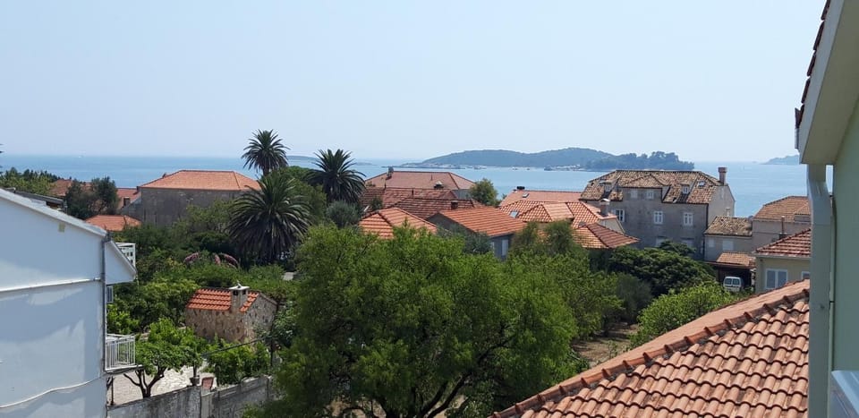 Apartment Sunrise Apartment in Dubrovnik-Neretva County