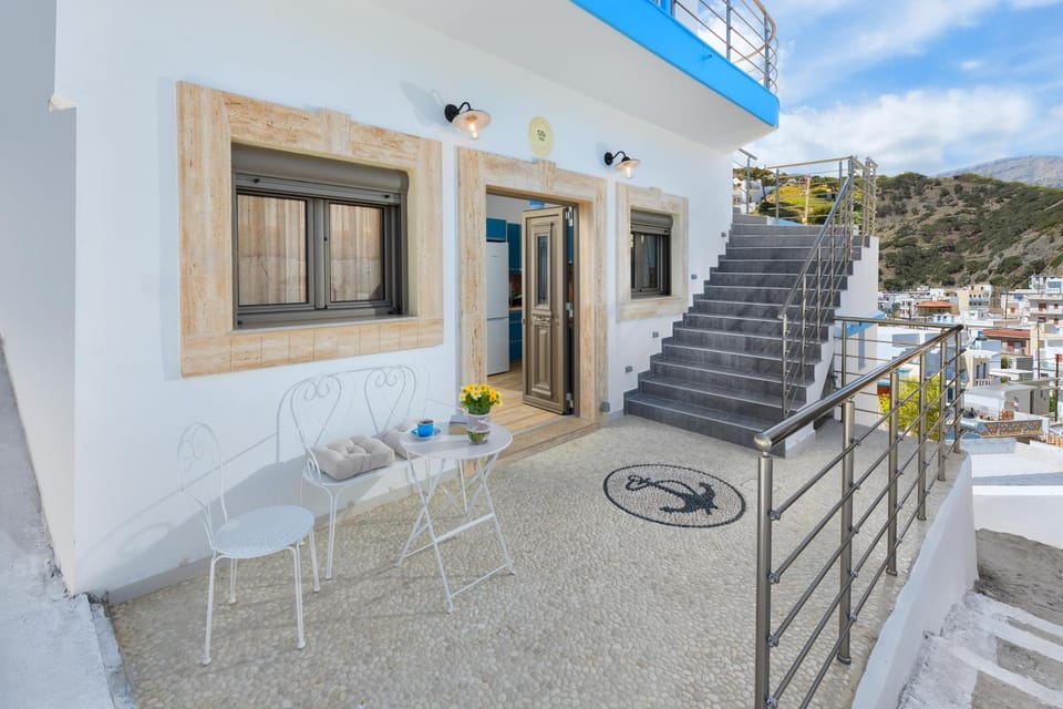 Property building, Patio, Day, Natural landscape, View (from property/room), Balcony/Terrace, Dining area, Mountain view