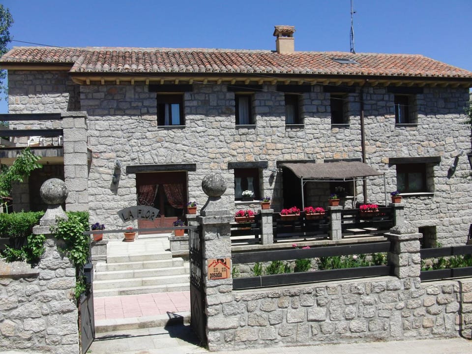 Facade/entrance, Off site, Garden, Balcony/Terrace, On site