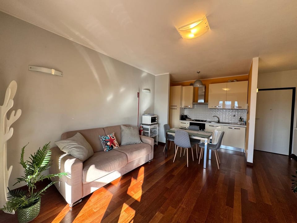 Kitchen or kitchenette, Living room, Seating area, Dining area, oven, stove
