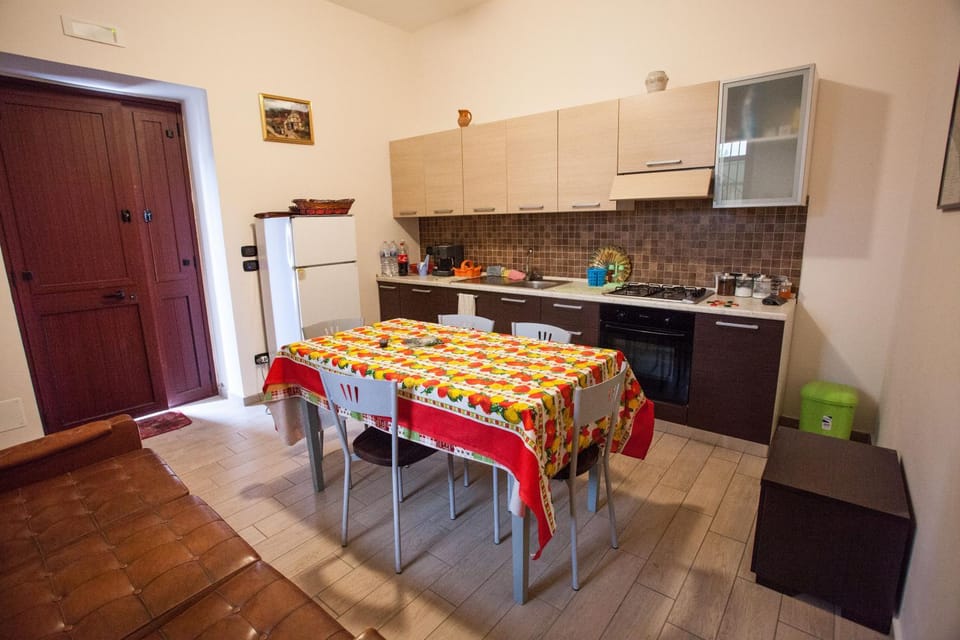 Dining area, kitchen