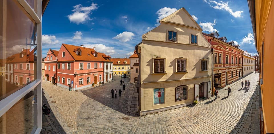 Day, City view, Landmark view, Street view, Location
