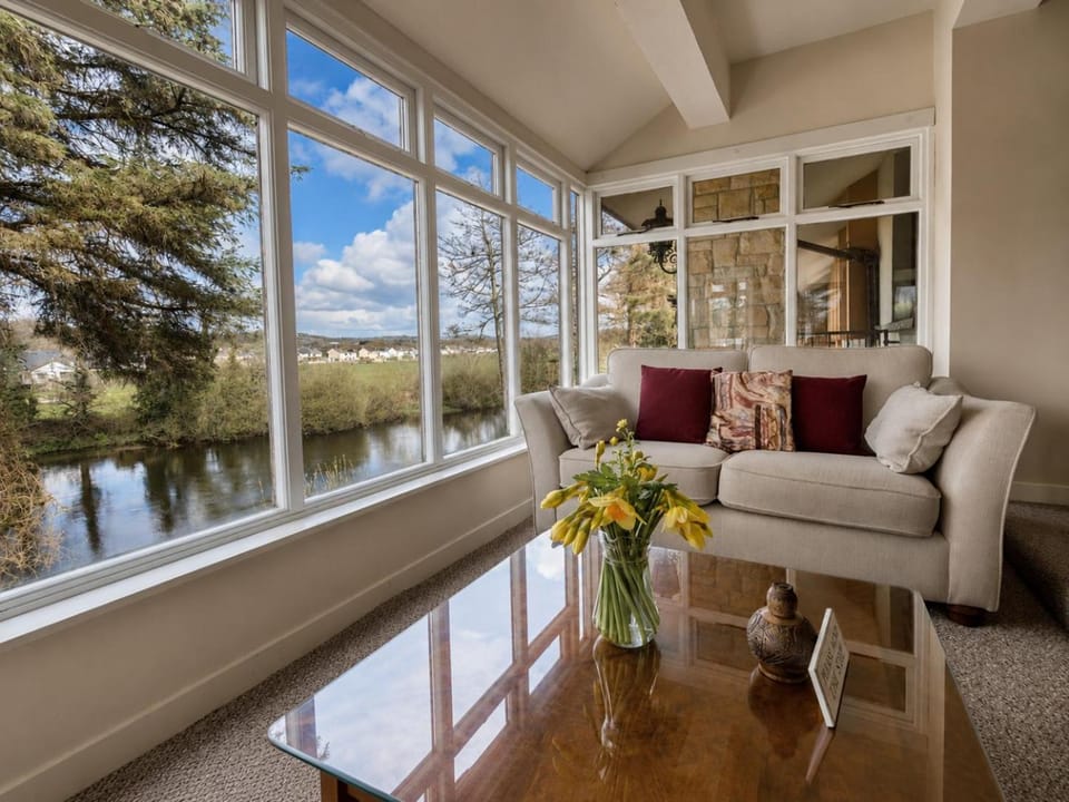 Communal lounge/ TV room, Day, Natural landscape, View (from property/room), Living room, Seating area, River view