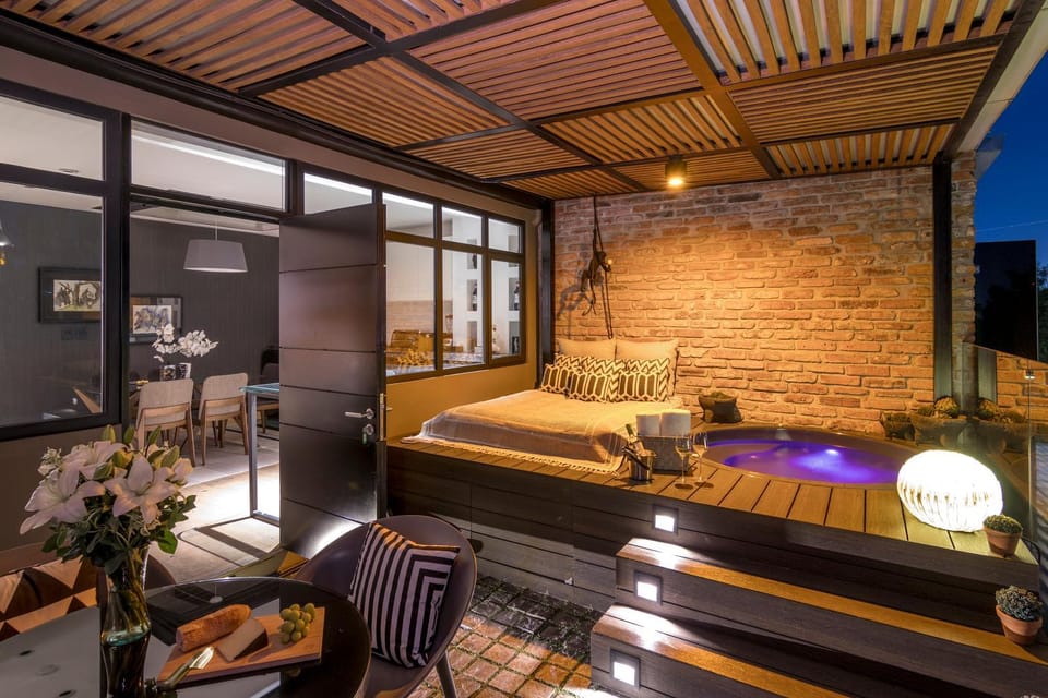 Night, Hot Tub, Living room, Seating area, Sunrise, Sunset, sunbed