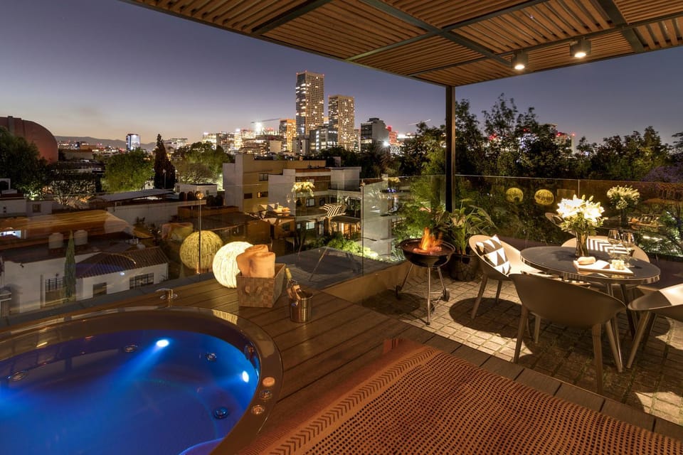 Night, View (from property/room), Balcony/Terrace, City view, sunbed