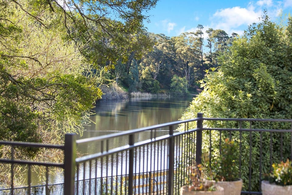 Lakes Edge House in Daylesford