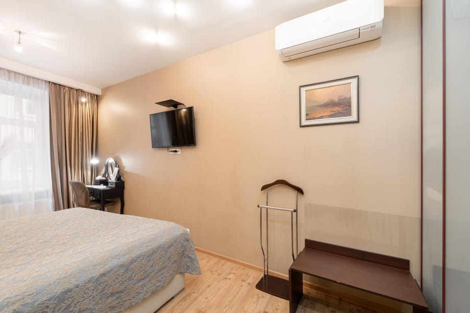 Bed, TV and multimedia, Photo of the whole room, Bedroom, air conditioner