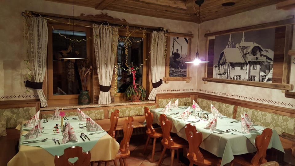Restaurant/places to eat, Dining area