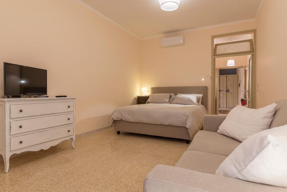 Living room, Bedroom