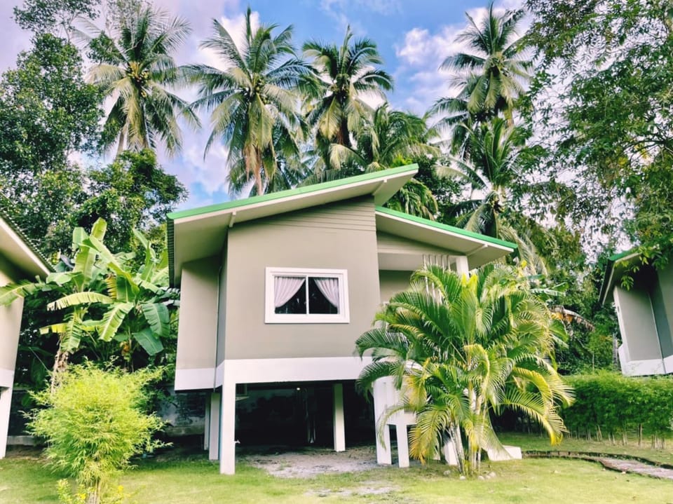 Wanpratheep Village Kohphangan Campground/ 
RV Resort in Ban Tai