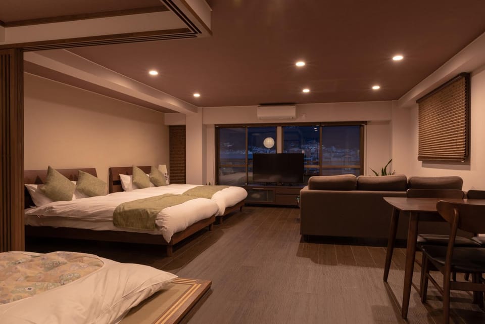 Night, Photo of the whole room